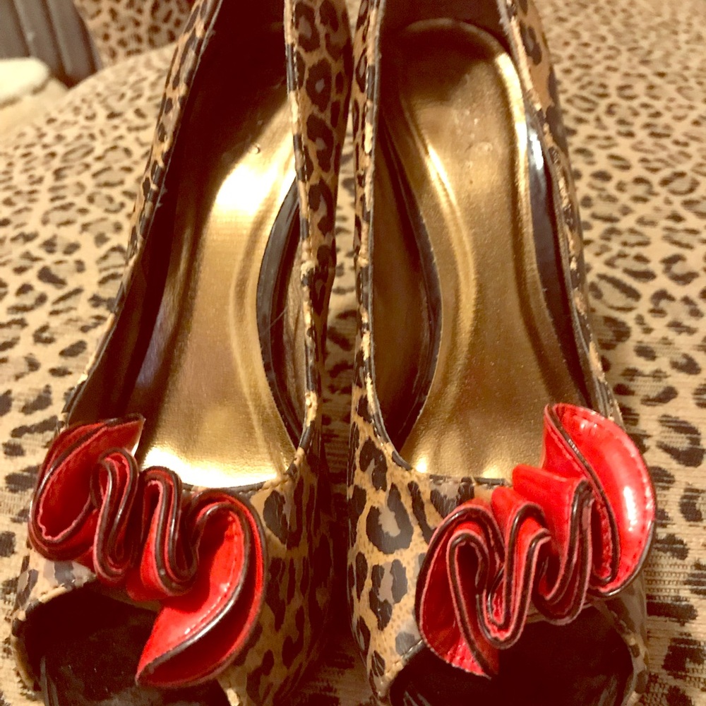 Hot leopard platform stilettos 7.5